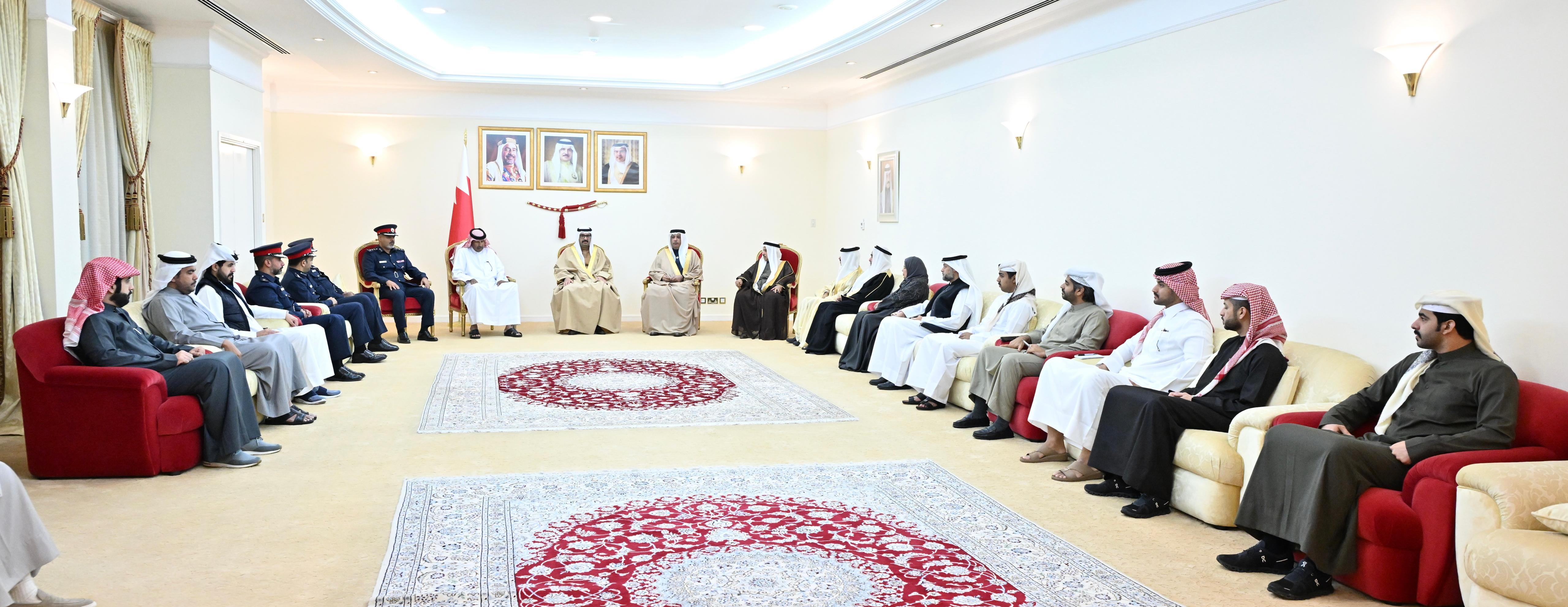 خلال التقاء سموه بالأهالي في مجلس المحافظة  سمو محافظ المحافظة الجنوبية : الاستماع المباشر لآراء المواطنين ومقترحاتهم ركيزة أساسية في عمل المحافظة<